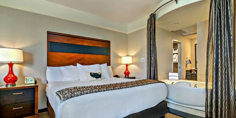 Capitol Parlor Suite | Premium bedding, down comforters, pillowtop beds, in-room safe