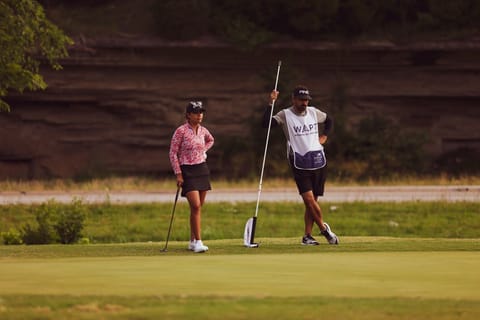 𝘎𝘰𝘭𝘧𝘪𝘯𝘨 Kingswood/Barksdale Golf Course-4 min drive.  Bella Vista Country Club-5 min drive.  Scottsdale Golf Course-13 min drive.  Metfield Golf Complex-13 min drive.  Highlands Golf Course-21 min drive.