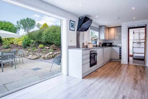 Angle Adventures - 4 Bedroom Cottage - Angle (19955)