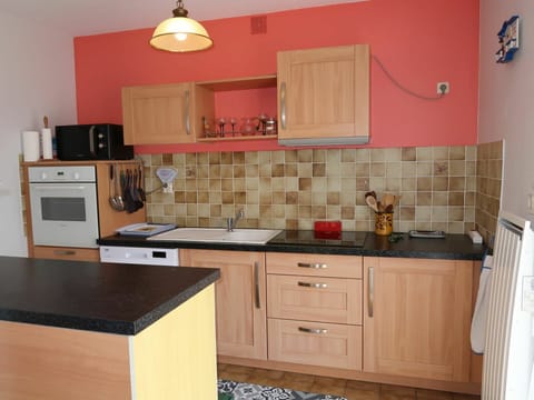 Cabinetry, Countertop, Kitchen Sink, Property, Furniture, Sink, Tap, Kitchen, Drawer, Kitchen Stove