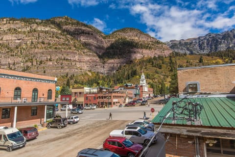 Outdoor deck view - Relax onn the side deck and enjoy your favorite beverage or an outdoor meal.