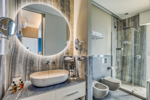 Junior Studio Suite, Sea View | Bathroom | Shower, hair dryer, towels, soap