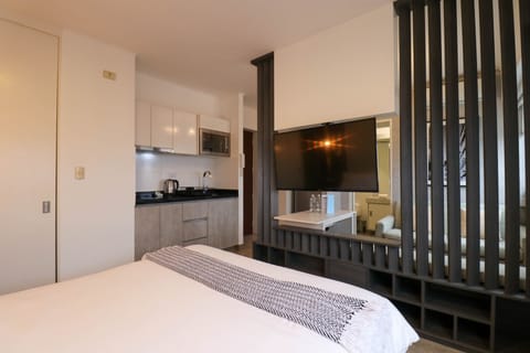 Single Room | Premium bedding, blackout drapes, iron/ironing board, free WiFi