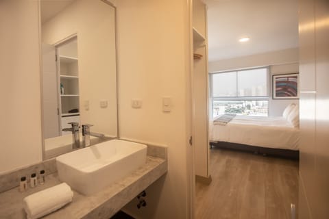 Single Room | Bathroom | Shower, rainfall showerhead, towels, soap