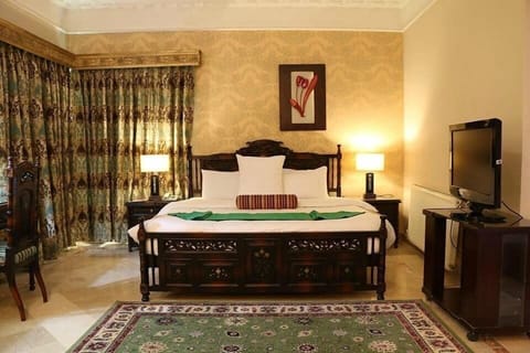 Deluxe Double Room | Iron/ironing board, free WiFi, bed sheets