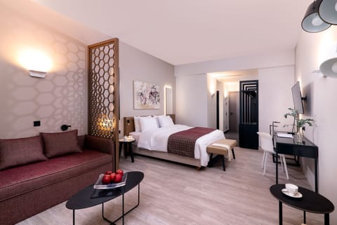 Junior Suite | Premium bedding, down comforters, pillowtop beds, minibar