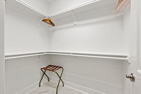 Master suite closet 