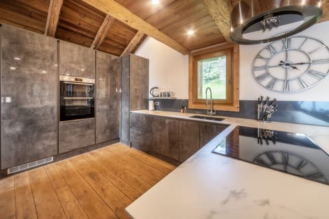 Fully equipped newly refurbished kitchen