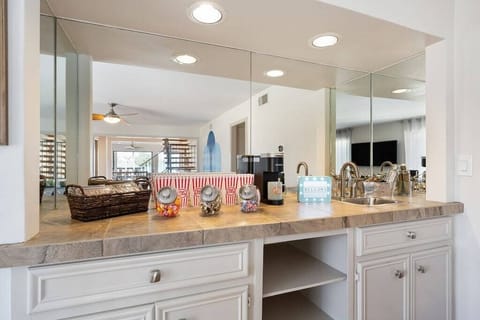 Game room bar- enjoy watching sports, movies, & complimentary candy and popcorn