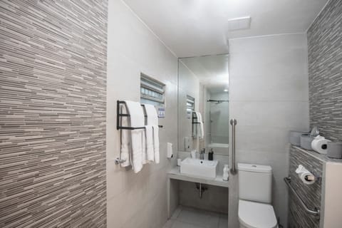 Exclusive Quadruple Room | Bathroom | Shower, rainfall showerhead, towels, soap