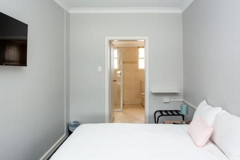 Double Room with Private Bathroom | Desk, WiFi, bed sheets