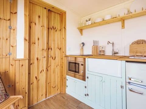 Interior | Woodside Hut 1 - Woodside Croft, Strathpeffer