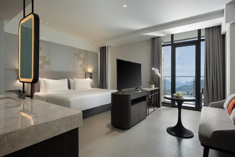 Suite Room King | Premium bedding, minibar, in-room safe, desk