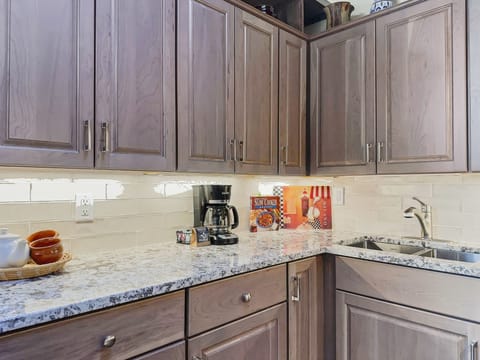 Townhome, 4 Bedrooms | Private kitchen | Fridge, oven, coffee/tea maker, toaster