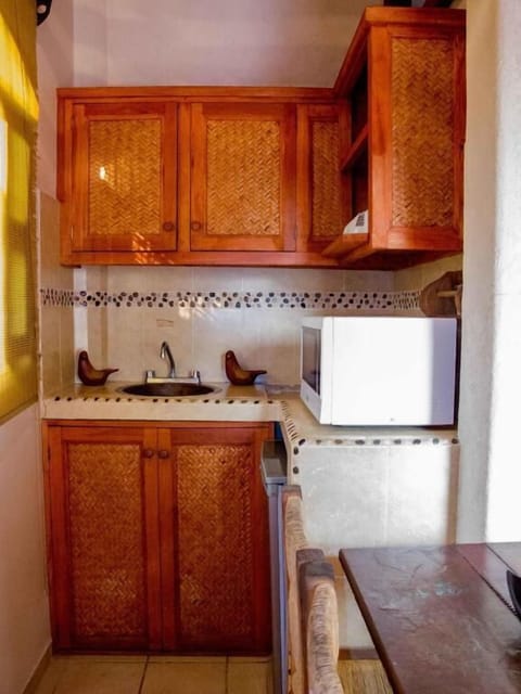 Double Room | Private kitchen | Fridge, stovetop, cookware/dishes/utensils