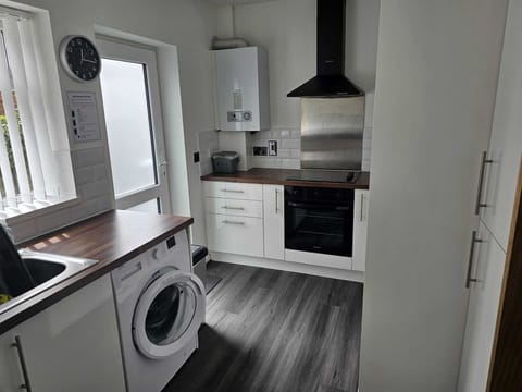 Kitchen with all mod cons.