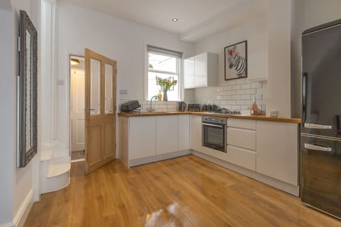 Apartment | Private kitchen | Fridge, oven, stovetop, electric kettle