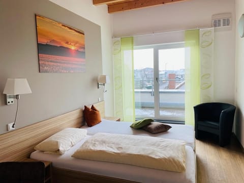 Comfort Double Room | Free WiFi, bed sheets