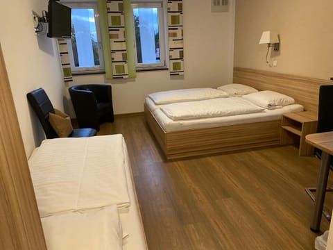 Triple Room | Free WiFi, bed sheets