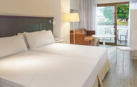 Junior Suite, Ground Floor | Minibar, in-room safe, desk, free WiFi