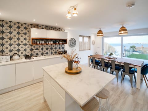 Cottage | Private kitchen | Fridge, dishwasher, cookware/dishes/utensils