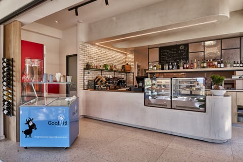 Daily cooked-to-order breakfast (EUR 10 per person)