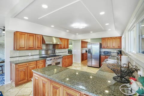 Fully Stocked Gourmet Kitchen