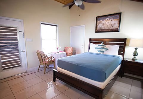 Studio Bungalow | In-room safe, individually decorated, individually furnished