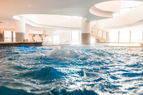 Indoor spa tub