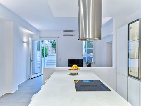 Villa Armonia | Private kitchen | Coffee/tea maker, electric kettle, paper towels