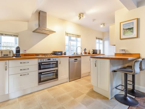 Kitchen area | Dellswood, Broadway