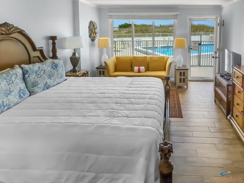 Island Surf #11 Studio