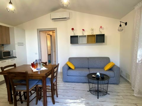 Table, Furniture, Property, Couch, Picture Frame, Wood, Interior Design, Building, Lighting, Chair