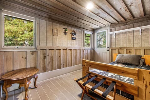 Little bedroom with twin bed