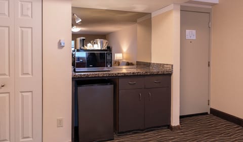 Family Suite, Multiple Beds | Premium bedding, pillowtop beds, in-room safe, desk