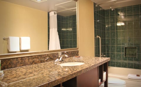 Family Suite, Multiple Beds | Bathroom | Free toiletries, hair dryer, towels