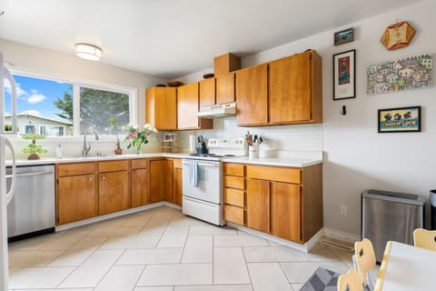 Fully equipped kitchen for a taste of home.