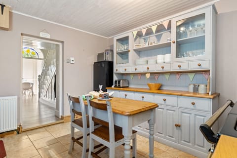 Beautiful Cottage, Hot Tub, Countryside Views