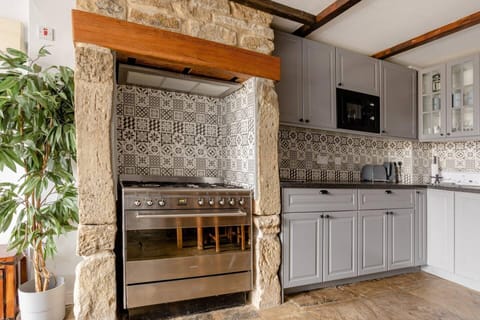 Apartment | Private kitchen | Fridge, microwave, oven, stovetop