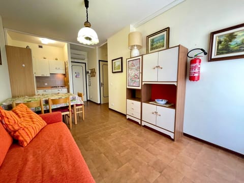 Apartment, 1 Bedroom, Balcony, City View | Living area