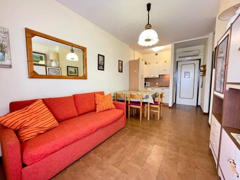 Apartment, 1 Bedroom, Balcony, City View | Living room