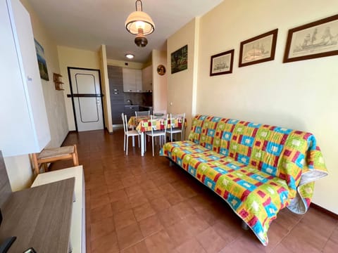 Apartment, 1 Bedroom, Balcony | Living area