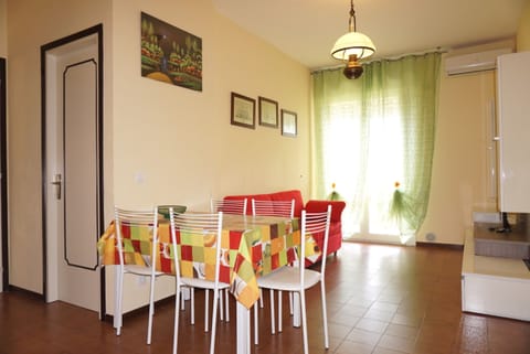 Apartment, 1 Bedroom, Balcony | Dining room