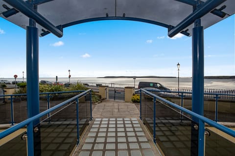 Sea Front Apartment with Spectacular Sea Views