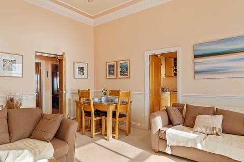 Sea Front Apartment with Spectacular Sea Views