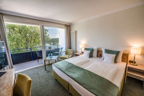 Standard Room, 2 Twin Beds, Balcony, Lake View | Minibar, in-room safe, individually decorated, individually furnished