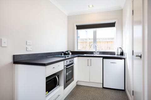 Superior Apartment | Private kitchen | Fridge, microwave, coffee/tea maker, electric kettle