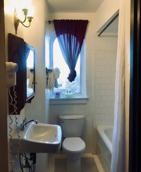 Two Queen Suite | Bathroom | Towels