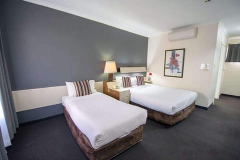 Standard Twin Room | Iron/ironing board, free WiFi, bed sheets