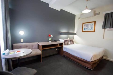 Budget Room | Iron/ironing board, free WiFi, bed sheets